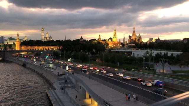 Вид на Кремль из парка Зарядье смотреть онлайн