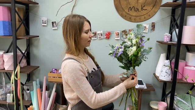 Упаковка букета с анемонами и статицей ❤️ смотреть онлайн