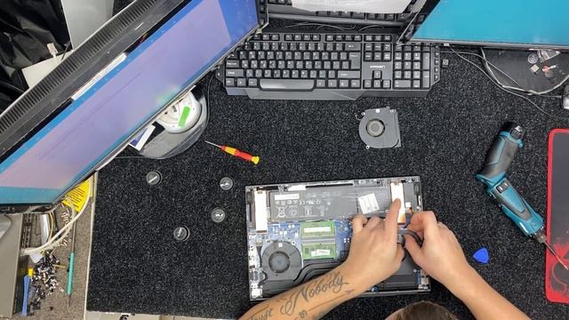 Замена кулера ноутбук игровой HP OMEN 15-en0019ur смотреть онлайн