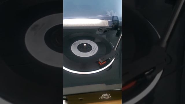 GPO Stylo turntable & Colourjets usb dancing water speakers смотреть онлайн