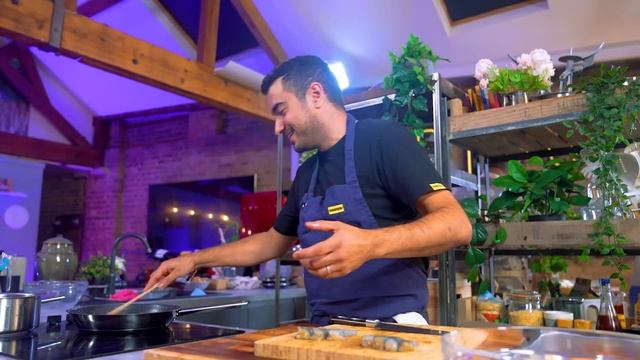 PAELLA: Chef Vs Normal Blind Cook-Off