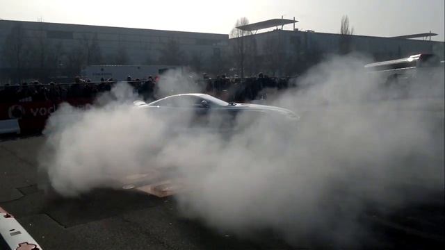 Mercedes McLaren SLR 722 drifting смотреть онлайн