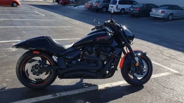 New Suzuki Boulevard M109r Boss ready to go home. смотреть онлайн