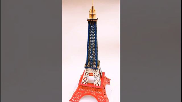 3D wooden puzzle color model of the Eiffel Tower смотреть онлайн