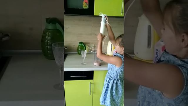 Самый простой рецепт молочного коктейля. смотреть онлайн