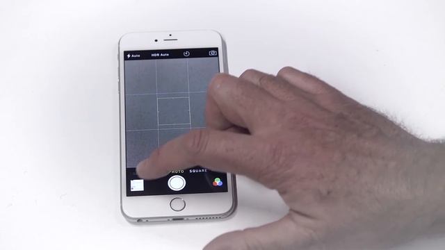 Taking a screenshot on an Apple device - Audio description смотреть онлайн
