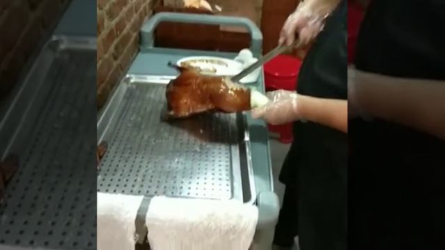 Утка по-пекински, г. Санья, кафе "Коммунизм" смотреть онлайн