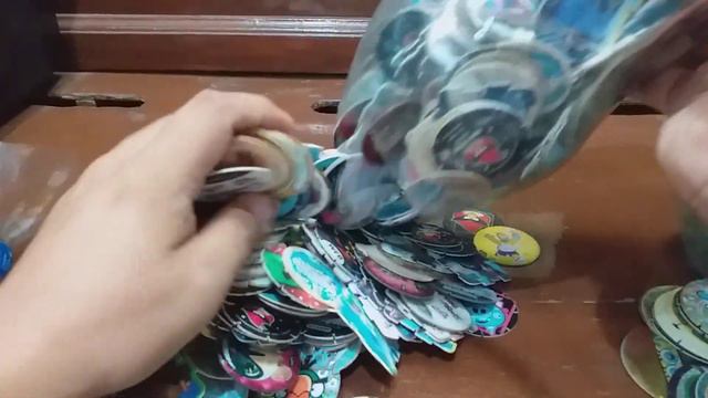 Abriendo una botella con tazos смотреть онлайн