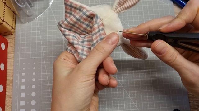 Hat Bunny for a doll. Шапка-шлем Зайчик для куклы смотреть онлайн