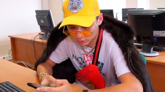 Богатый VS Бедный Студент ! смотреть онлайн