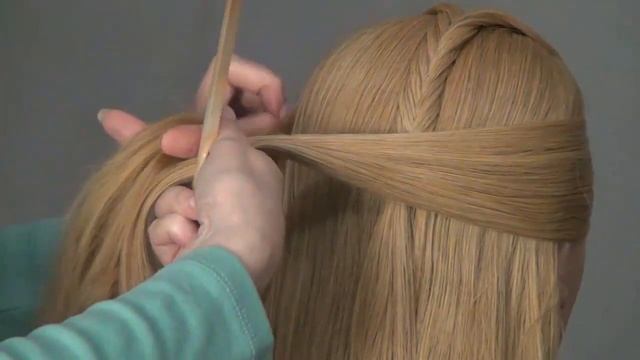 Прическа с плетением. Easy Fish braid hairstyle for long hair! смотреть онлайн