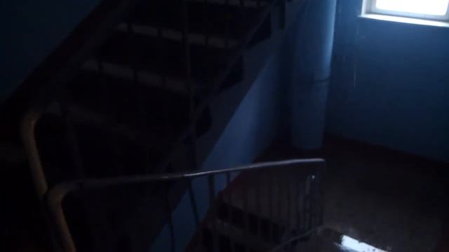 Странный шум в подъезде. смотреть онлайн