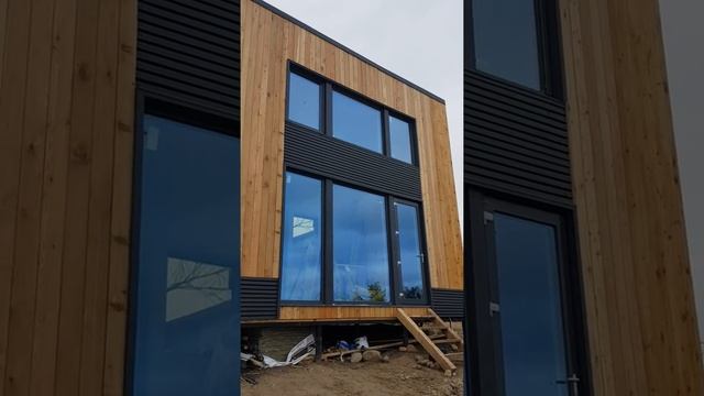 Двухэтажный модульный минидом с односкатной кровлей в стиле #tinyhouse / обзор экстерьера