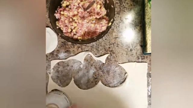 Эчпочмак или треугольники из слоеного теста. Echpochmak made of puff pastry смотреть онлайн