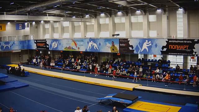 Акробатическая дорожки и двойной минитрамп. Обзорная камера целый день с 10 до 18 22.04.2016 смотреть онлайн