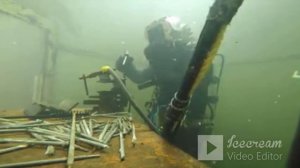 Подводная сварка.сварщик под водой электродом видео