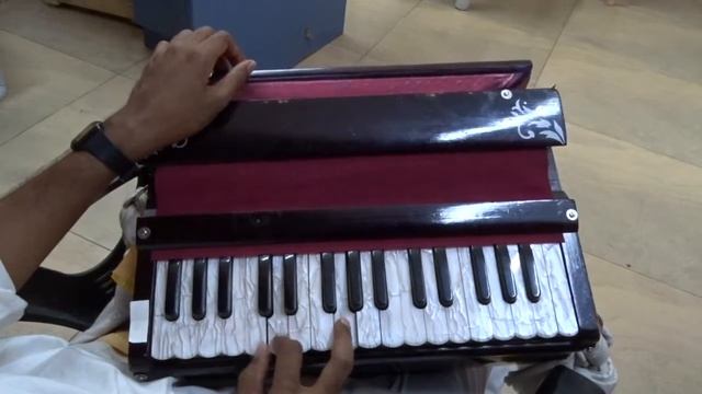 Аккорды гармошка киртан. Харе Кришна. Hare Krishna. Chords Maha mantra kirtan harmonium tutorial 2 смотреть онлайн