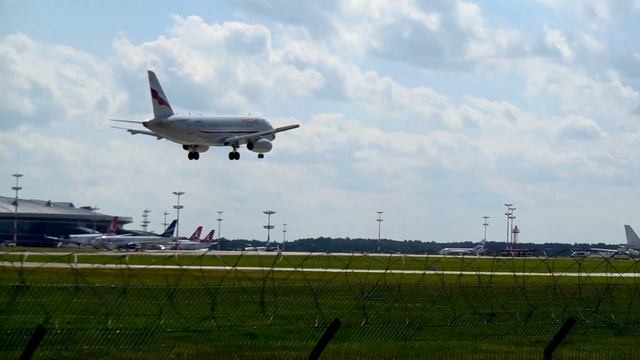 Аэропорт Внуково. Сухой SuperJet 100-95LR, бортовой №: RA-89067, Россия - МЧС.