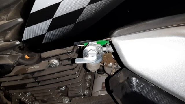 BIKE Fuel On,Off,Reserve Switch direction Explained in hindi смотреть онлайн