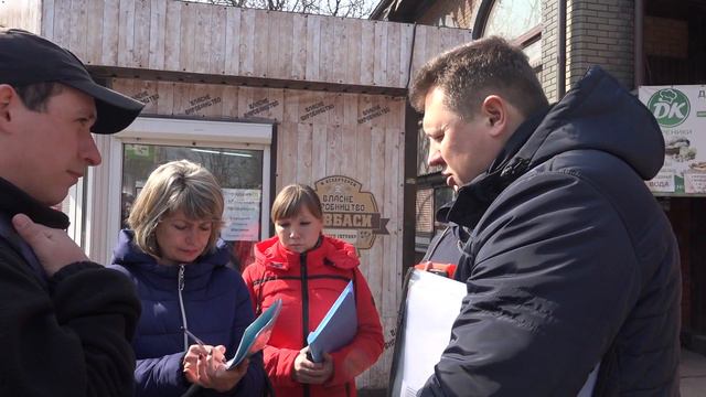 Стихийная торговля на рынке Кировский в Мариуполе смотреть онлайн