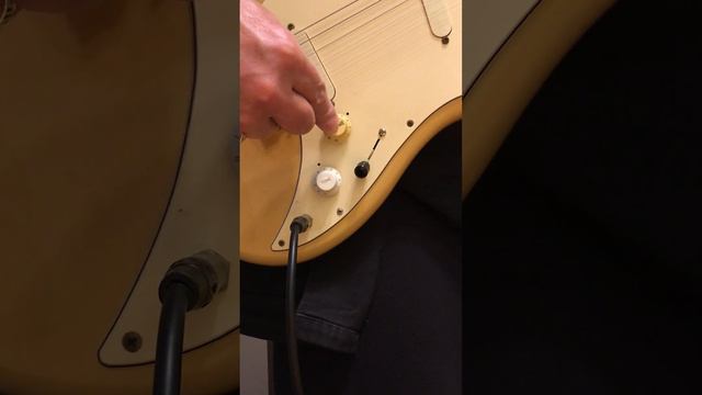Fender Bullet wiring mods (incl 4-way switch) смотреть онлайн