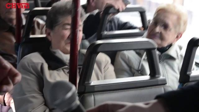 Чернівецька молодь зачитувала вірші Шевченка у громадському транспорті смотреть онлайн