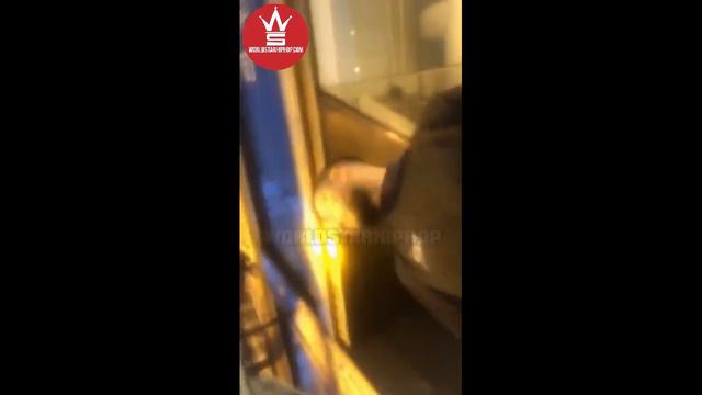 Wow: Restaurant Manager Throws Chair At Black Teen Customer In Downtown Chicago! смотреть онлайн