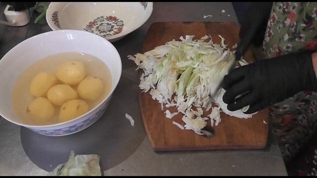 Стряпуха на колхозной кухне / Все делаю одновременно . 2 часть смотреть онлайн