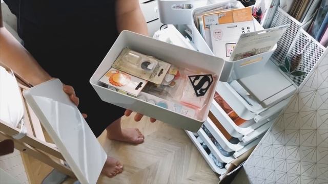 РумТур: рабочий уголок на МАЛЕНЬКОМ балконе! Хранение РУКОДЕЛИЯ на потолке (скрапбукинг). смотреть онлайн