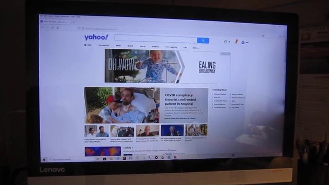 Lenovo AIO 300 Series (AIO 300-231SU Type FOBY00G2UK) - dark areas on VDU in right-hand corners. смотреть онлайн