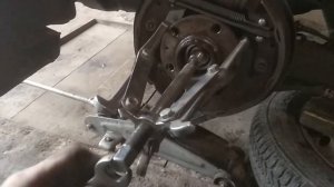 Замена задней ступицы на автомобиле Шкода Октавия (Skoda Octavia Tour)