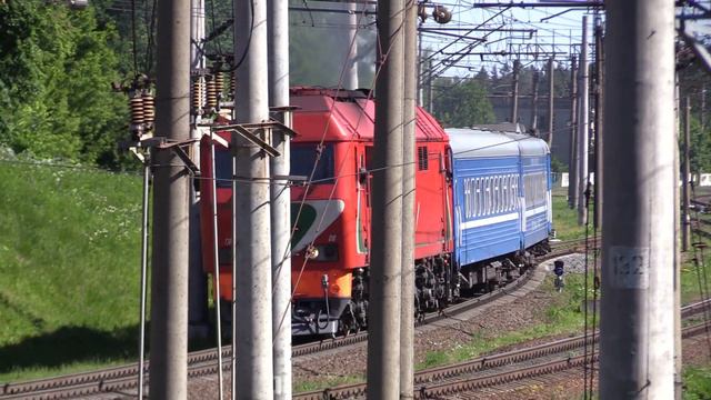 Тепловоз ТЭП70БС-010 на ст. Помыслище / TEP70BS-010 at Pomyslische station смотреть онлайн