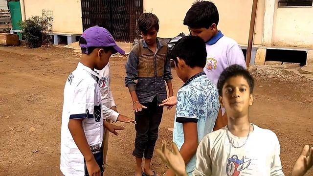 Monkey in the middle ! Bich ka Bandar ! Keep Away game Summer Vacation game By yogesh lohar смотреть онлайн