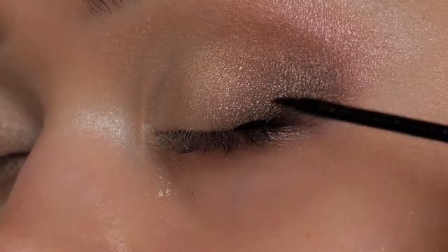 Фрагмент МК 26 TOPFACE ПОДВОДКА “CAT EYE DIPLINER” PT402 смотреть онлайн
