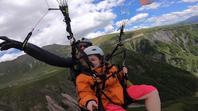 Полёт на параплане с Мартой в Гудаури Грузия смотреть онлайн