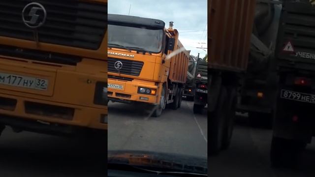 30.06.2013 цементовоз перевернулся в Брянске смотреть онлайн