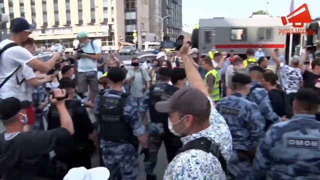 Жесткие задержания полицией на митинге «Вакцинация без принуждения!» в Москве смотреть онлайн