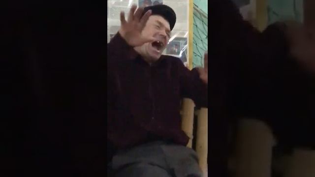 Рвётся танцевать,да вот жена не даёт!! Жесть прикол смотреть онлайн