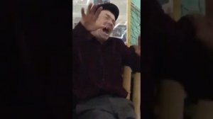 Рвётся танцевать,да вот жена не даёт!! Жесть прикол