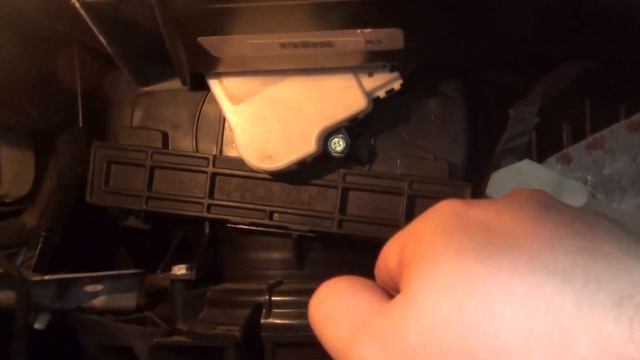 замена салонного фильтра Explorer V