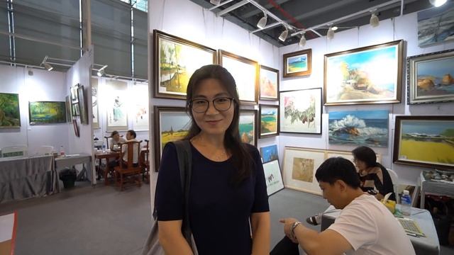 КРАСИВАЯ РЫЖАЯ ХУДОЖНИЦА ИЗ БЕЛОРУССИИ ( art fair / выставка искусств в Гуанчжоу ) смотреть онлайн
