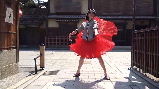 Плачу на техно (cover) - Tour guides in Japan are missing their tourists in spring 2020 смотреть онлайн