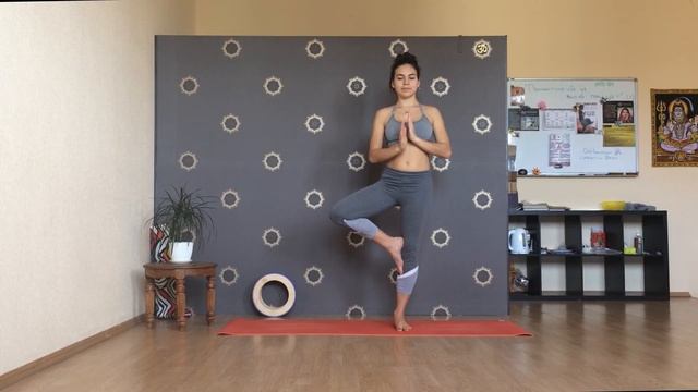 Мягкая йога для внутренней силы и равновесия смотреть онлайн