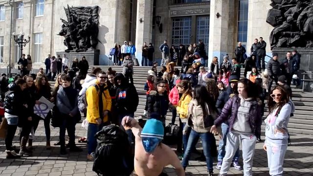 Большие танцы/Harlem shake на вокзале Волгограда/#СтаниславСтитч смотреть онлайн