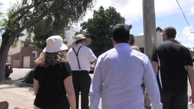 Father Dave shows us his Dulwich Hill. смотреть онлайн