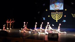 Танец с мячами