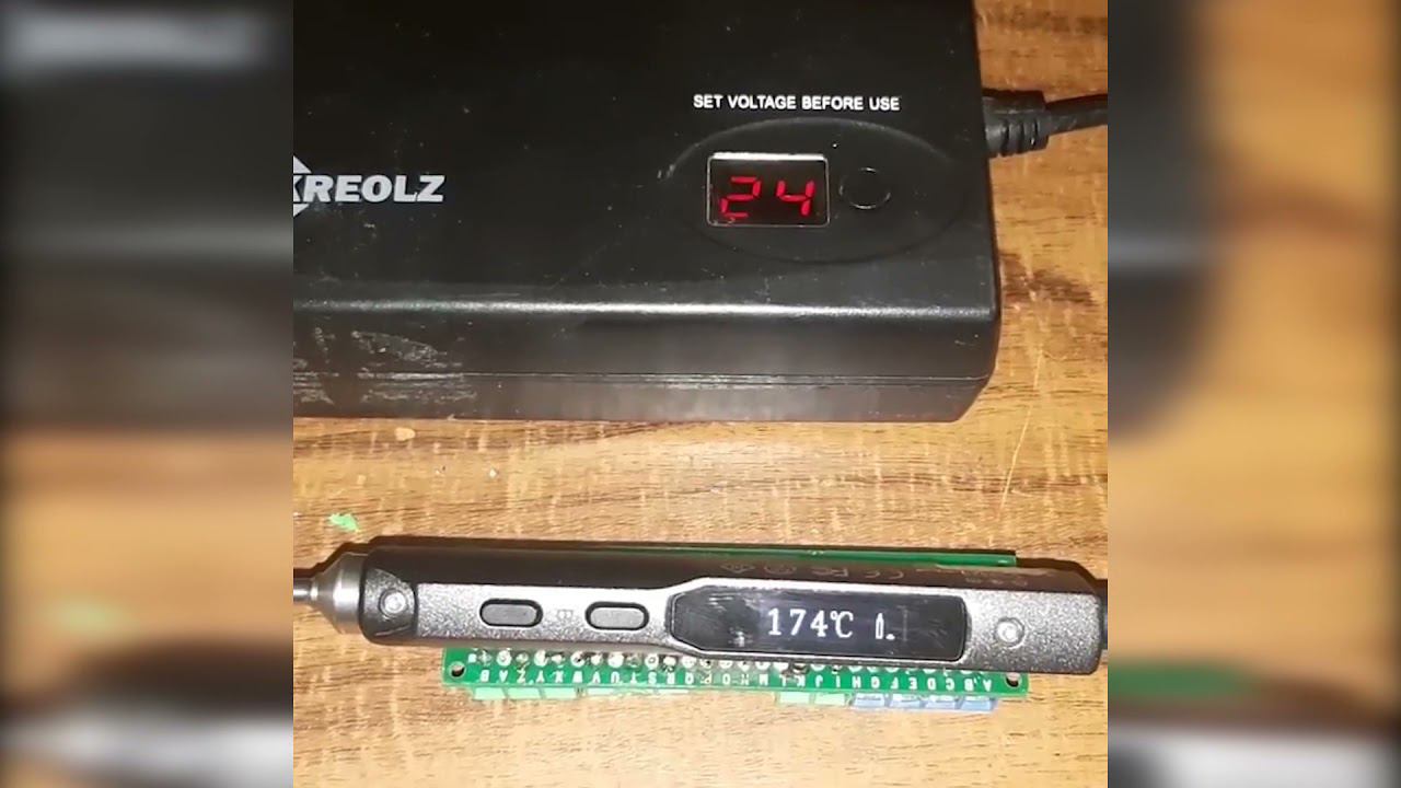 Айфон среди паяльников TS 100 (видео создано нейросетью) смотреть онлайн