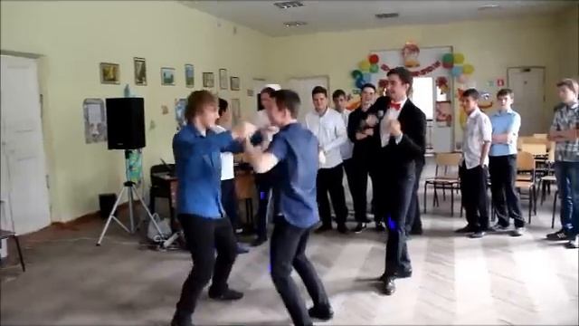 ТАНЦУЕМ ВЫПУСКНОЙ 2015 ШКОЛА 78 САРАТОВ смотреть онлайн