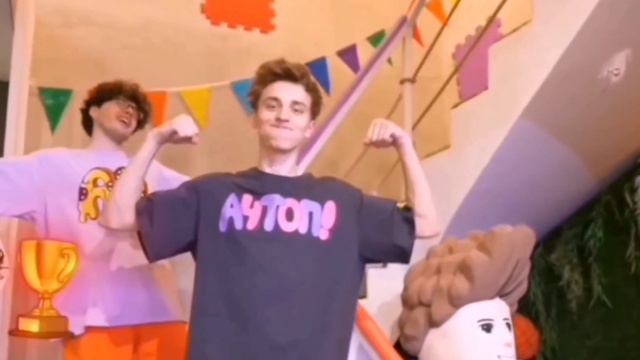 Ребята правда Влад крутой блогер много лайков. 👍Он всегда победит он номер 1 я не победим. 💓💓💓. смотреть онлайн