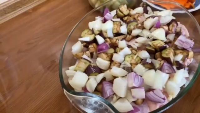 Это нужно готовить!!! Куриные крылышки с овощами, очень быстро. смотреть онлайн